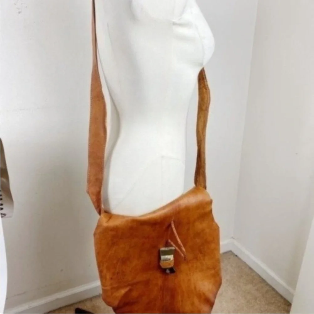 🌵Artisan🌵Rustic Natural Leather Sling Bag with Horn Detail🌵 - Picture 7 of 8